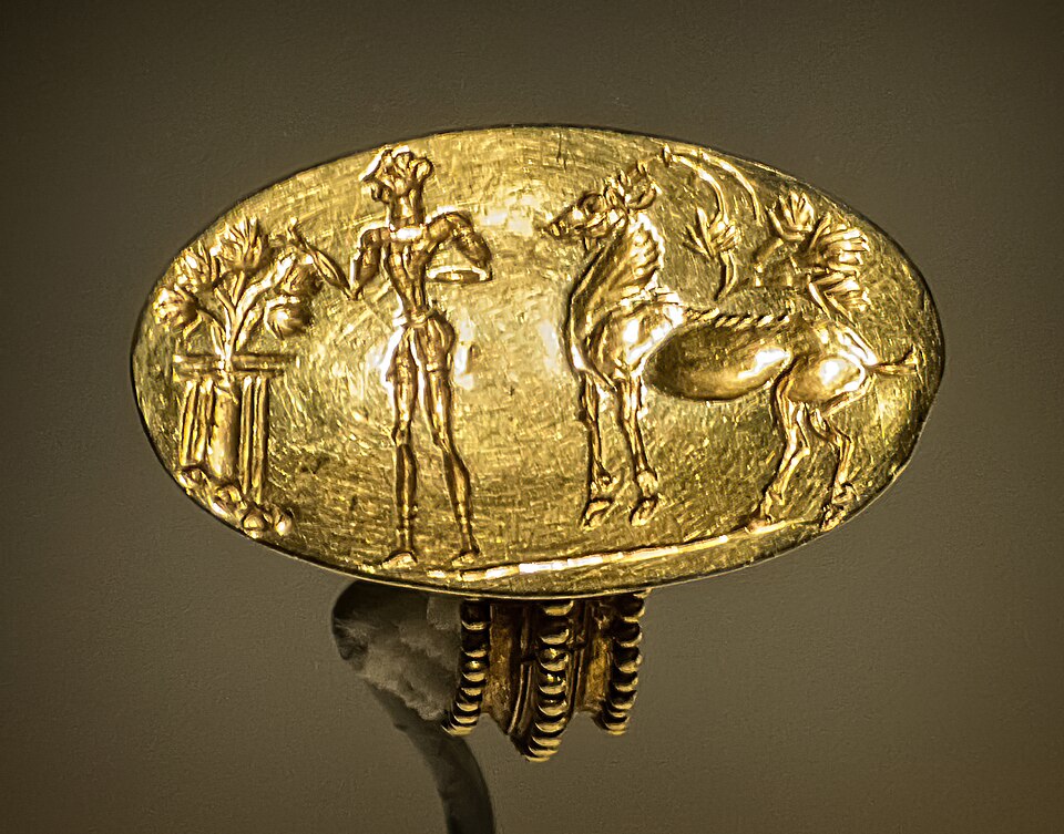 古代ギリシャ風の金の指輪
